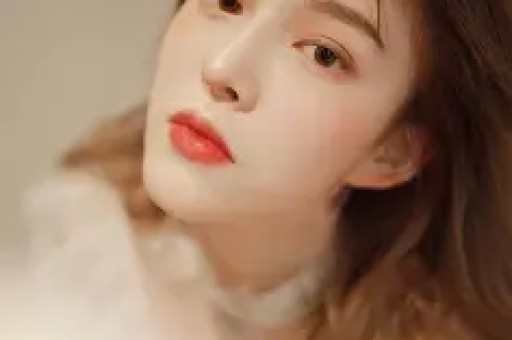 演员卢昱晓因盗摄争议道歉登上微博热搜榜首